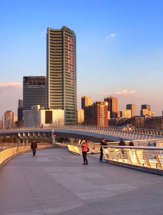 太原盛会，嘉宾云集，观众热情如火